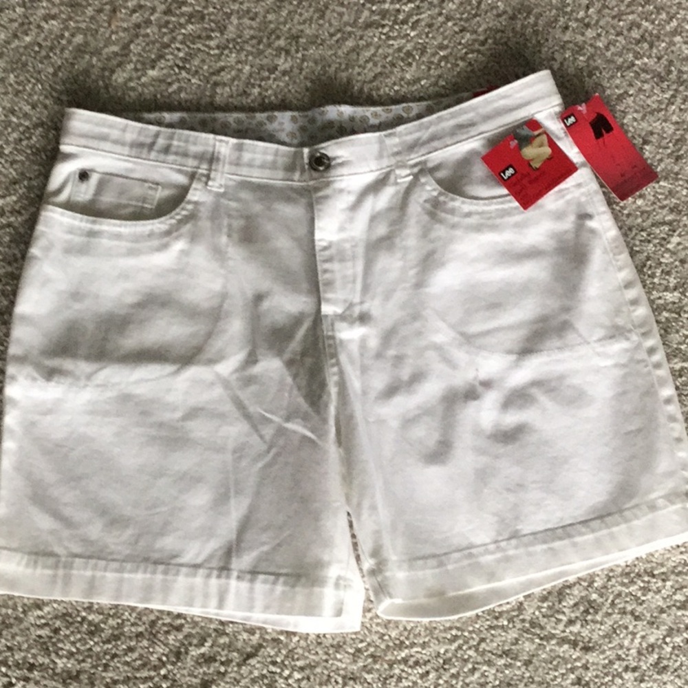 NWT Lee Comfort Fit Shorts 16M